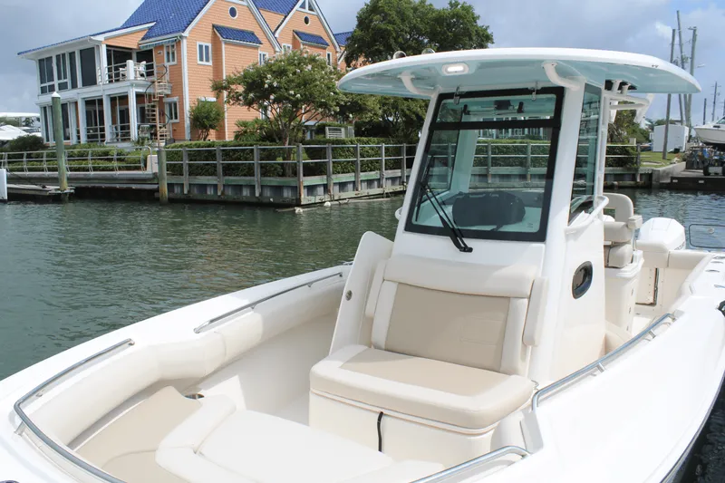 Slide: The Image of Boston Whaler 250 OUTRAGE 2024 - 43