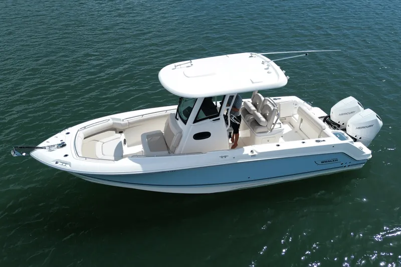 Slide: The Image of Boston Whaler 250 OUTRAGE 2024 - 7