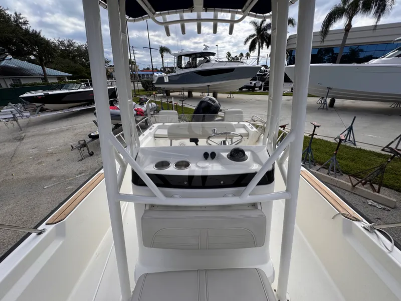 Slide: The Image of Boston Whaler 190 MONTAUK 2022 - 11