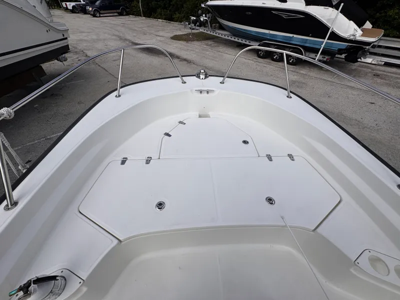 Slide: The Image of Boston Whaler 190 MONTAUK 2022 - 12