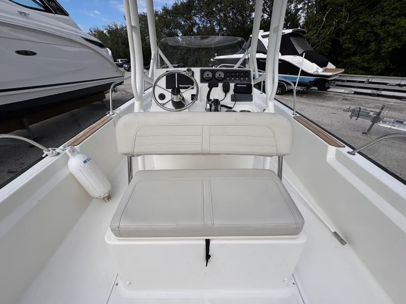 Slide: The Image of Boston Whaler 190 MONTAUK 2022 - 14