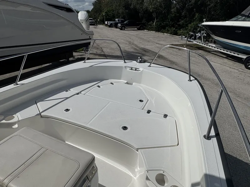 Slide: The Image of Boston Whaler 190 MONTAUK 2022 - 17