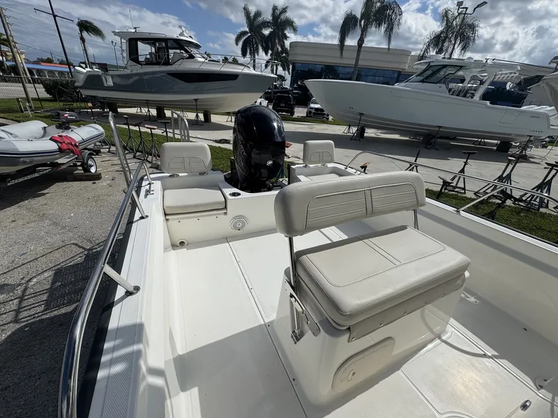 Slide: The Image of Boston Whaler 190 MONTAUK 2022 - 20