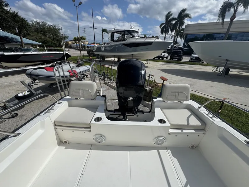 Slide: The Image of Boston Whaler 190 MONTAUK 2022 - 21