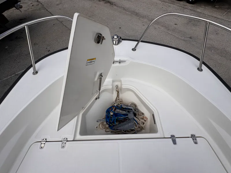 Slide: The Image of Boston Whaler 190 MONTAUK 2022 - 22