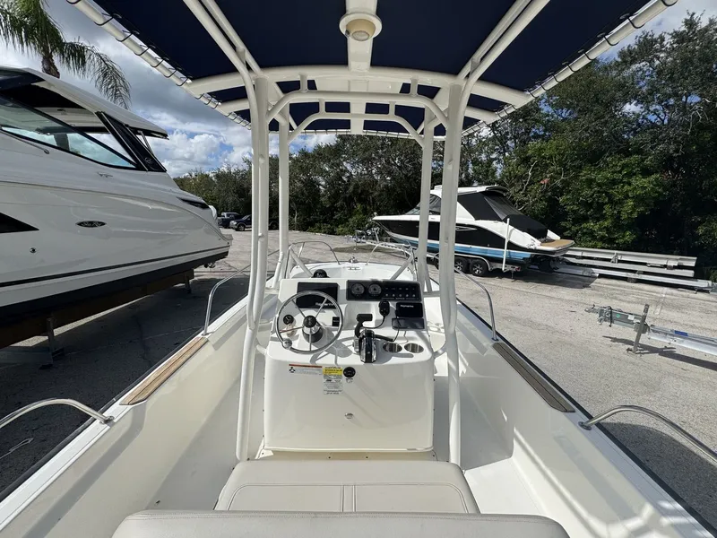 Slide: The Image of Boston Whaler 190 MONTAUK 2022 - 23