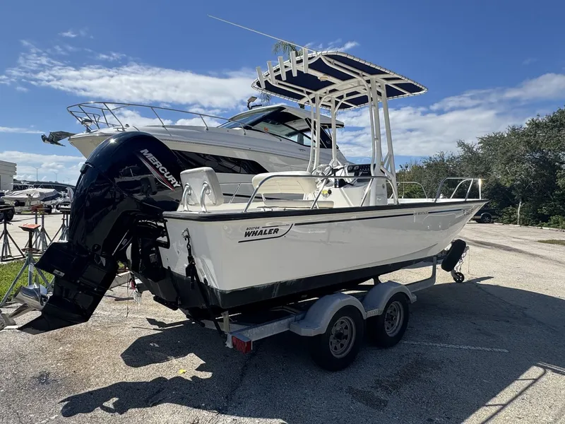 Slide: The Image of Boston Whaler 190 MONTAUK 2022 - 3