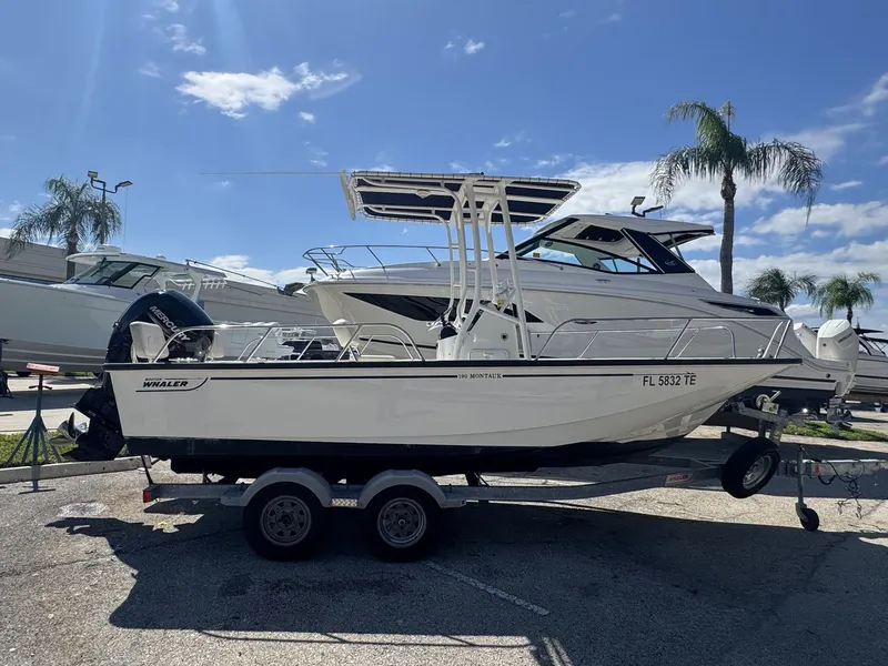 Slide: The Image of Boston Whaler 190 MONTAUK 2022 - 4