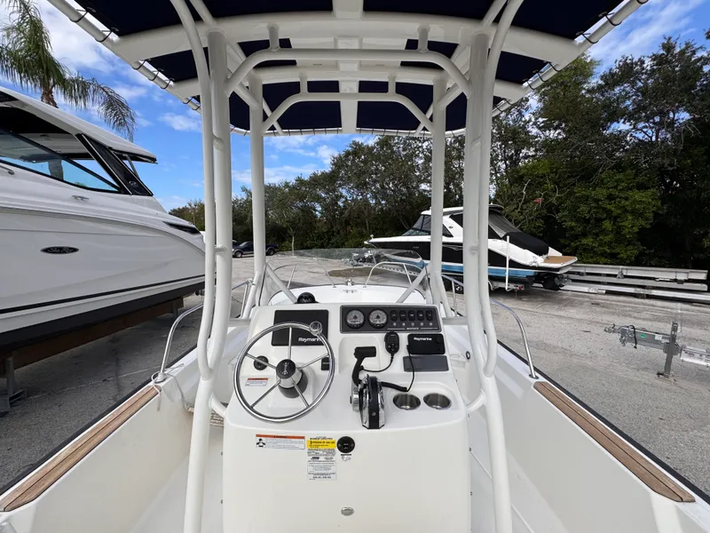 Slide: The Image of Boston Whaler 190 MONTAUK 2022 - 5