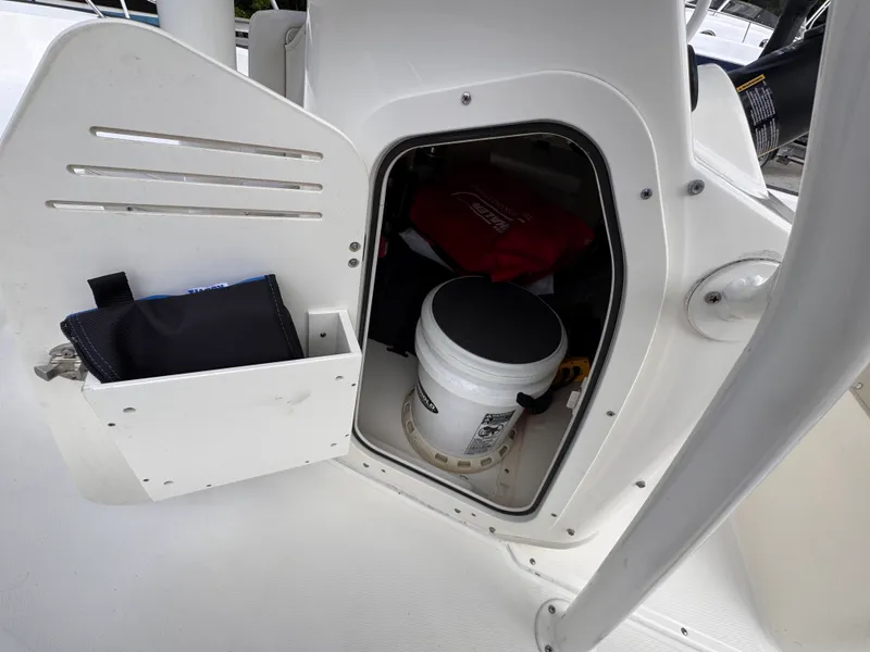 Slide: The Image of Boston Whaler 190 MONTAUK 2022 - 9