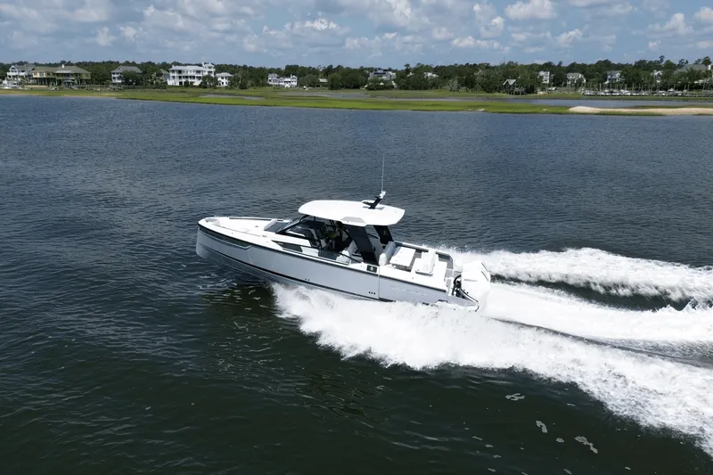 Slide: The Image of Saxdor 320 GTO 2025 - 10