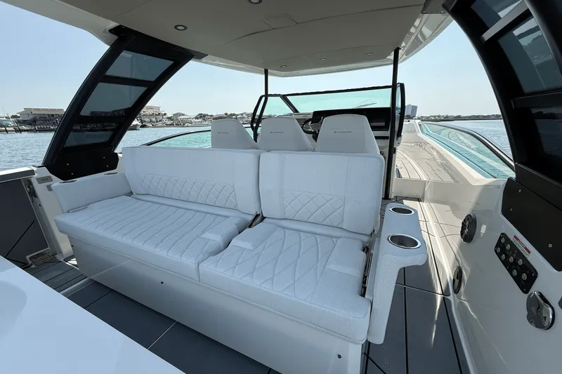 Slide: The Image of Saxdor 320 GTO 2025 - 23