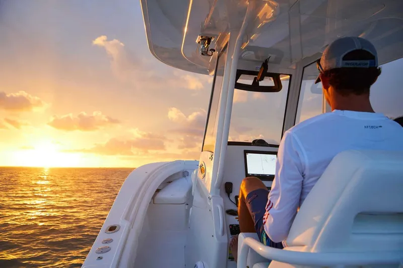 Slide: The Image of Regulator Marine 25 Center Console 2019 - 6