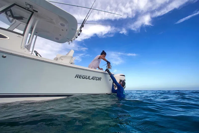 Slide: The Image of Regulator Marine 25 Center Console 2019 - 5