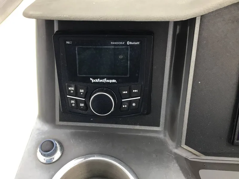 Slide: The Image of Bayliner VR6 OB 2023 - 16764580