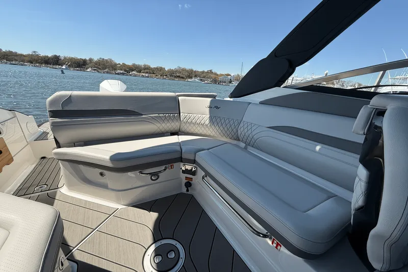 Slide: The Image of Sea Ray SLX 260 Outboard 2025 - 10