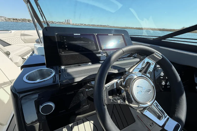 Slide: The Image of Sea Ray SLX 260 Outboard 2025 - 16