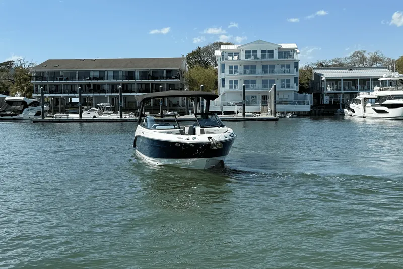 Slide: The Image of Sea Ray SLX 260 Outboard 2025 - 2