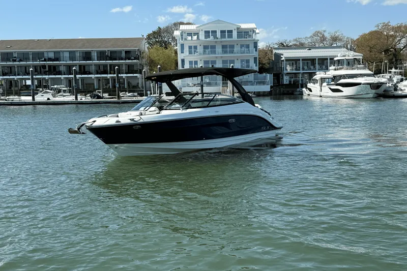 Slide: The Image of Sea Ray SLX 260 Outboard 2025 - 3