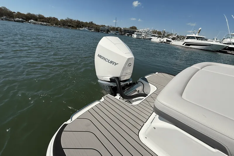 Slide: The Image of Sea Ray SLX 260 Outboard 2025 - 5
