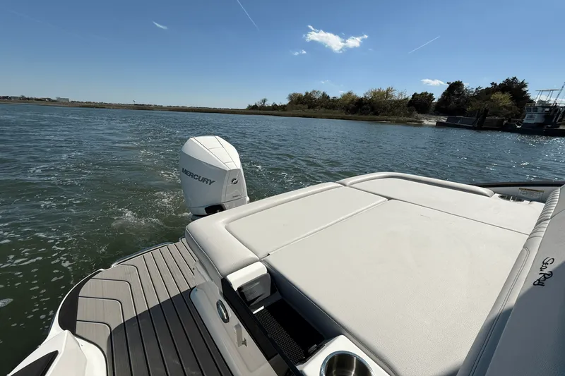 Slide: The Image of Sea Ray SLX 260 Outboard 2025 - 6