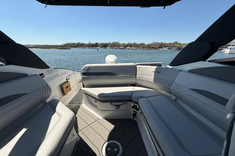 Slide: The Image of Sea Ray SLX 260 Outboard 2025 - 8