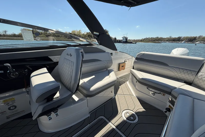 Slide: The Image of Sea Ray SLX 260 Outboard 2025 - 9