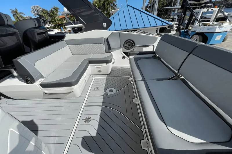 Slide: The Image of Galeon 325 GTO 2023 - 10
