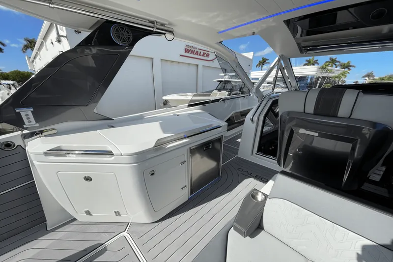 Slide: The Image of Galeon 325 GTO 2023 - 11