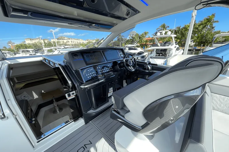 Slide: The Image of Galeon 325 GTO 2023 - 16