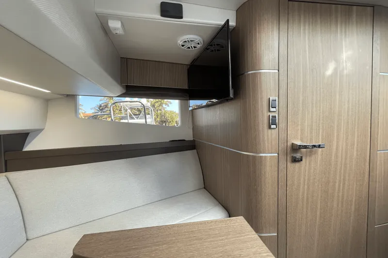 Slide: The Image of Galeon 325 GTO 2023 - 30