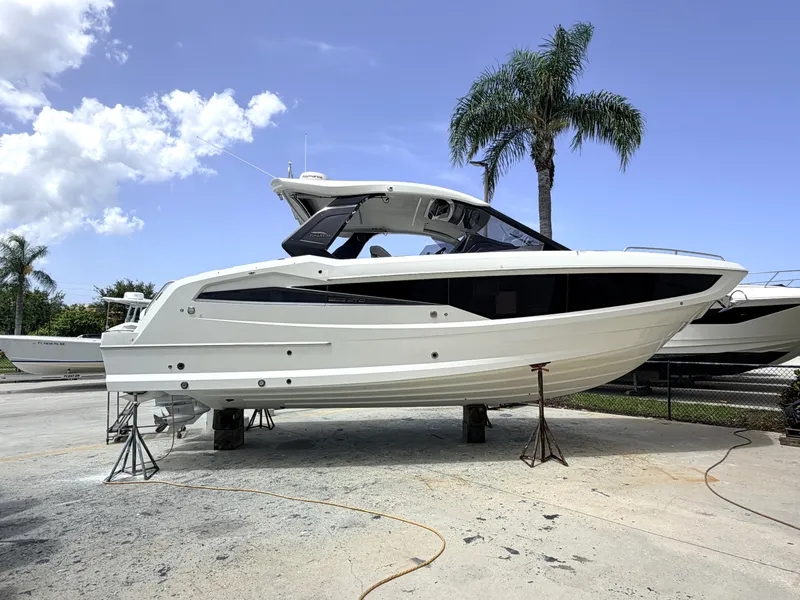Slide: The Image of Galeon 325 GTO 2023 - 45