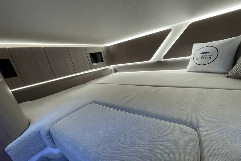 Slide: The Image of Galeon 325 GTO 2023 - 34