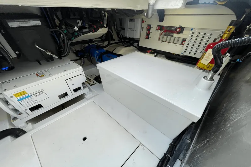 Slide: The Image of Galeon 325 GTO 2023 - 40