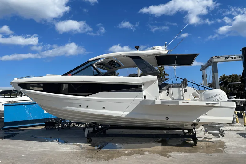 Slide: The Image of Galeon 325 GTO 2023 - 41