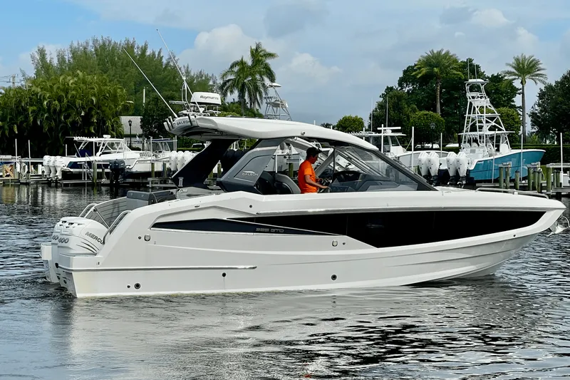 Slide: The Image of Galeon 325 GTO 2023 - 44