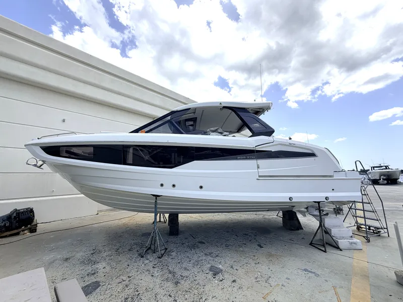 Slide: The Image of Galeon 325 GTO 2023 - 46