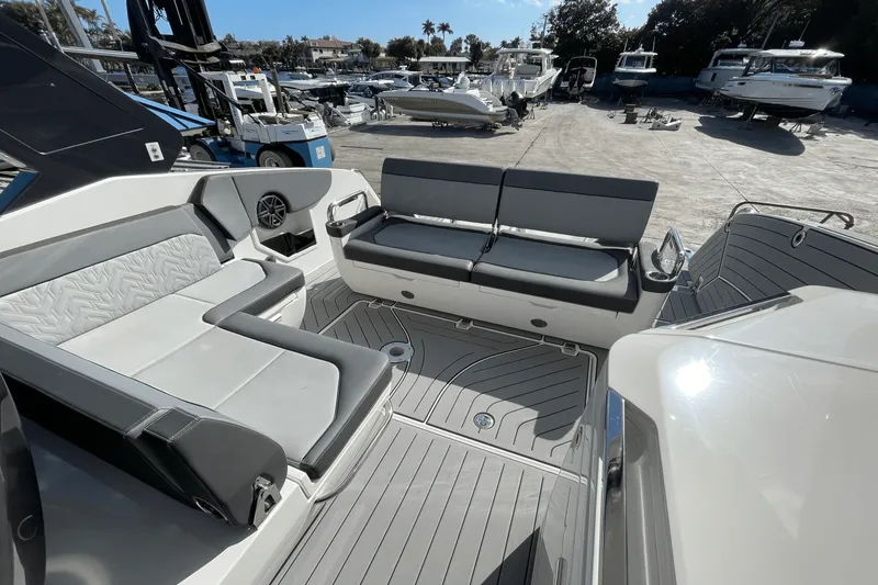 Slide: The Image of Galeon 325 GTO 2023 - 8