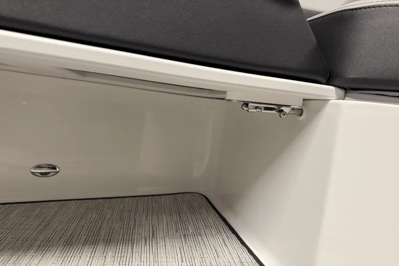 Slide: The Image of Cobalt R8 Outboard 2025 - 131