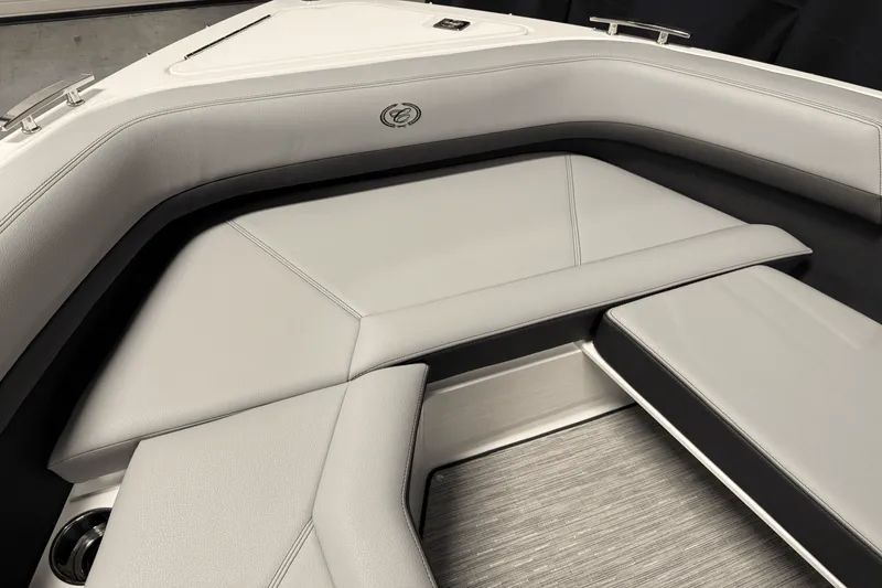 Slide: The Image of Cobalt R8 Outboard 2025 - 132