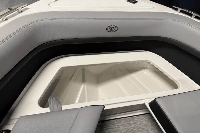 Slide: The Image of Cobalt R8 Outboard 2025 - 133