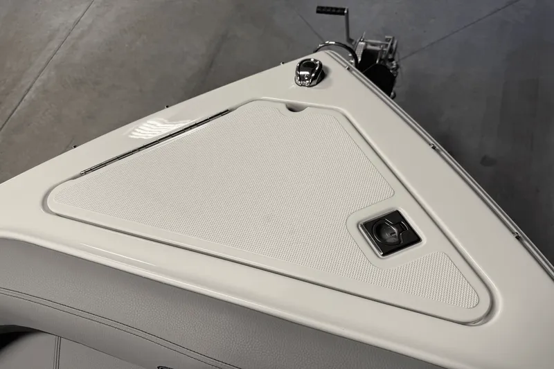 Slide: The Image of Cobalt R8 Outboard 2025 - 143