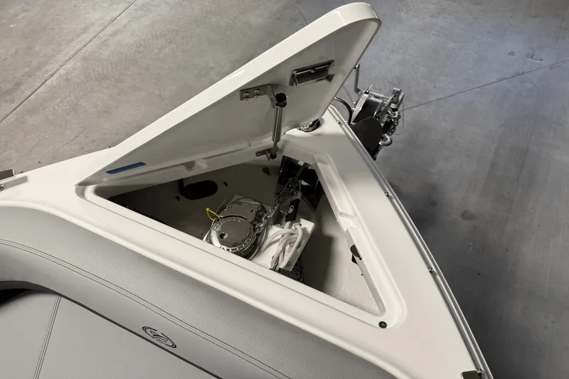 Slide: The Image of Cobalt R8 Outboard 2025 - 144