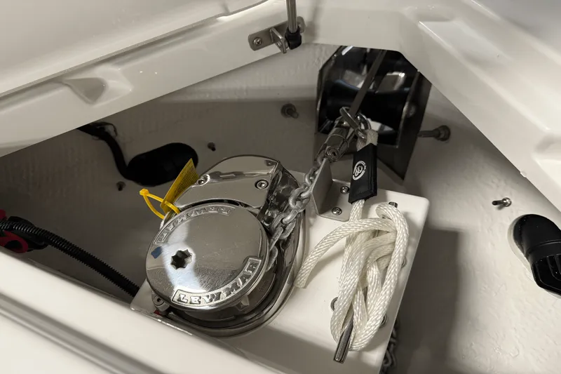 Slide: The Image of Cobalt R8 Outboard 2025 - 145