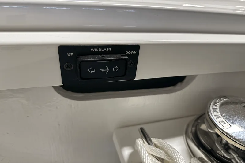 Slide: The Image of Cobalt R8 Outboard 2025 - 146