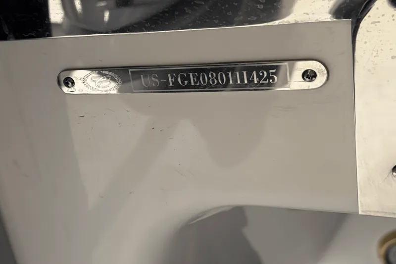 Slide: The Image of Cobalt R8 Outboard 2025 - 150