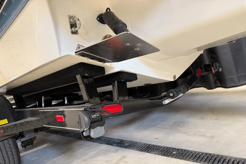 Slide: The Image of Cobalt R8 Outboard 2025 - 151