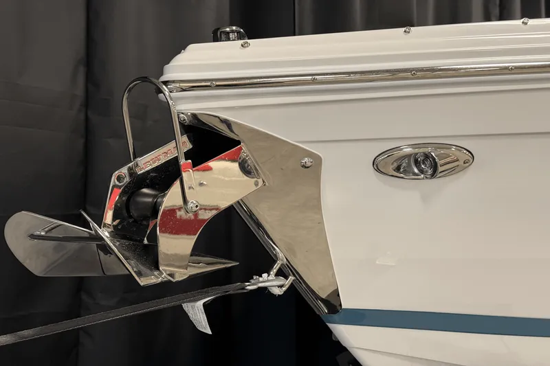 Slide: The Image of Cobalt R8 Outboard 2025 - 152