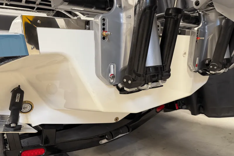 Slide: The Image of Cobalt R8 Outboard 2025 - 19