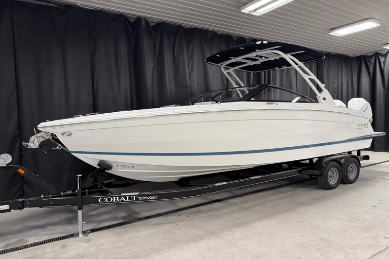 Slide: The Image of Cobalt R8 Outboard 2025 - 2